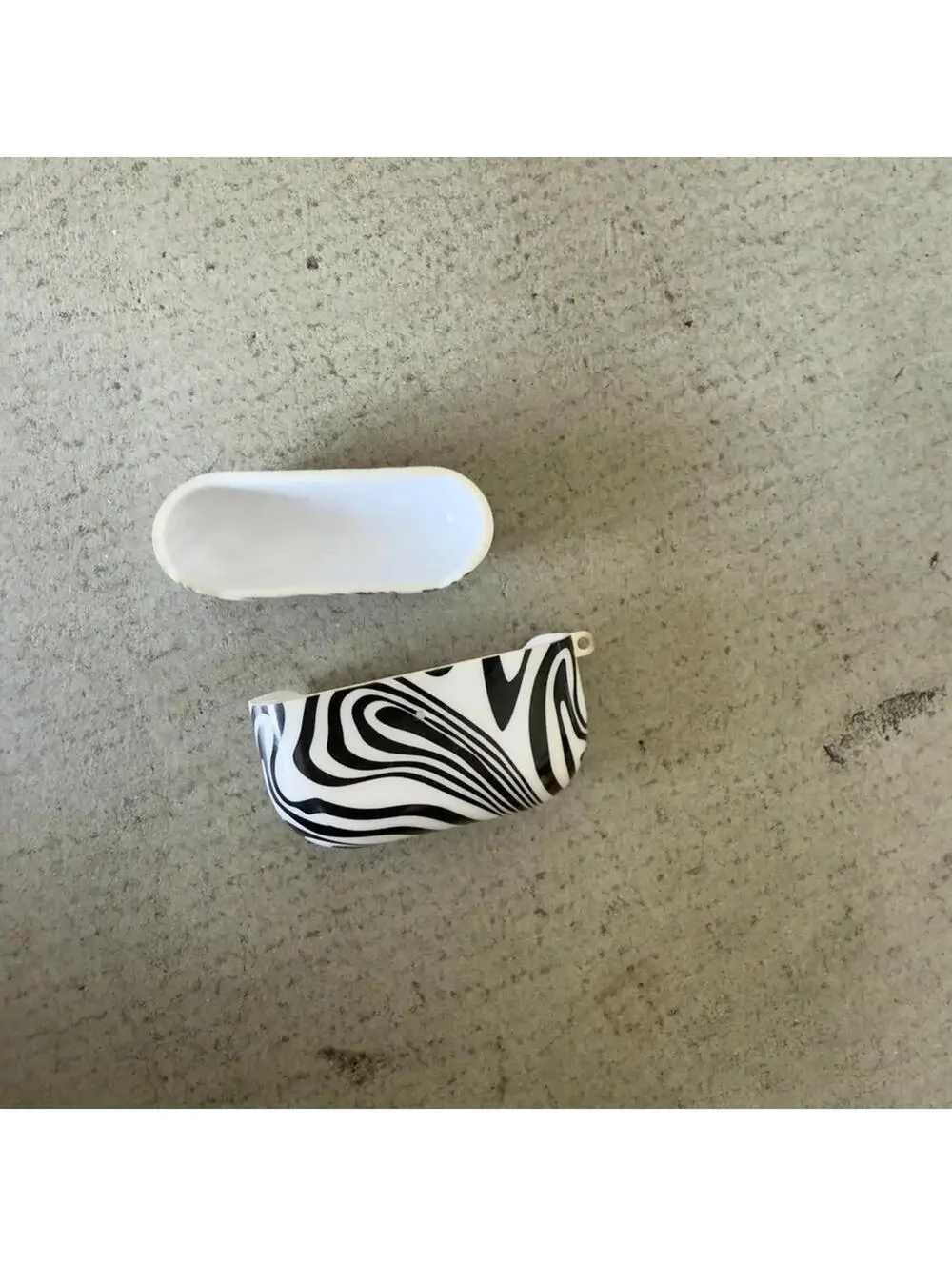 Apple AirPods Pro Case 1 & 2 / Zebra Print Cover